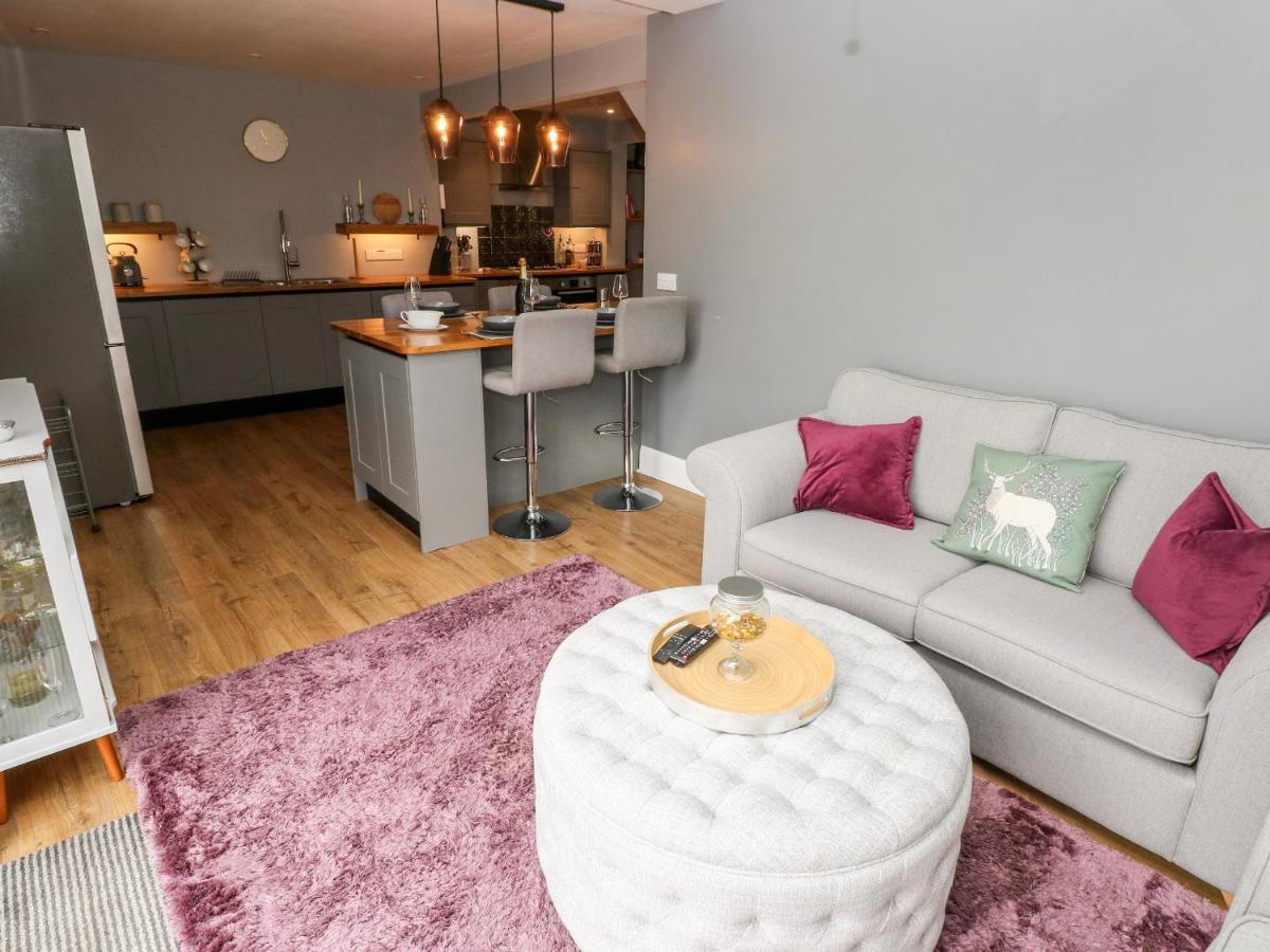 9 Pilgrims Way Villa Roch Екстериор снимка
