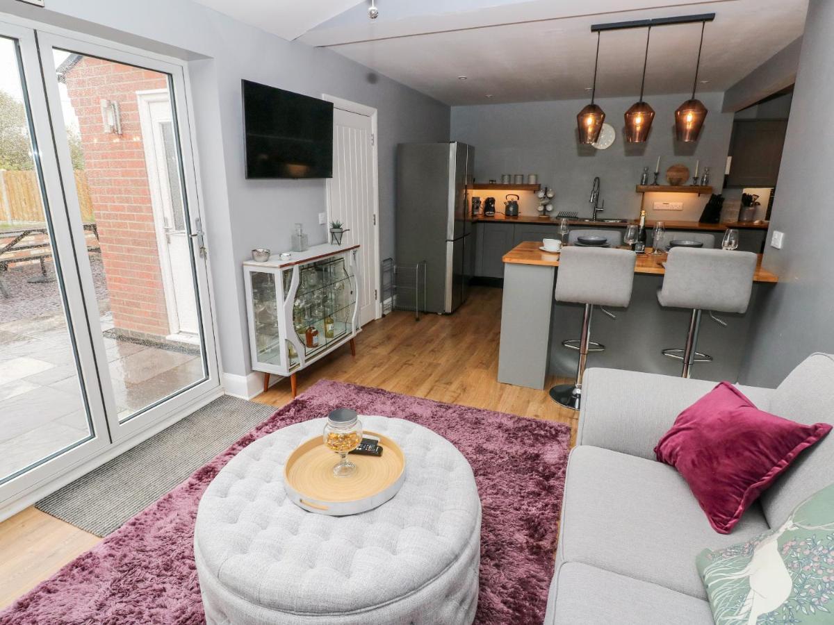 9 Pilgrims Way Villa Roch Екстериор снимка