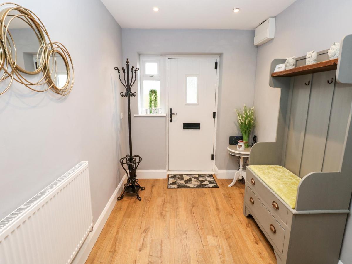 9 Pilgrims Way Villa Roch Екстериор снимка